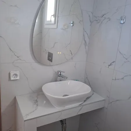 Дом отдыха 1 *